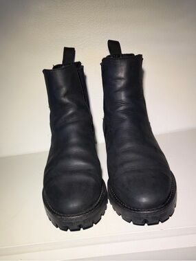 Thursday Boot Company Lug Sole Chelsea Boots Black Leather Women’s 8.5